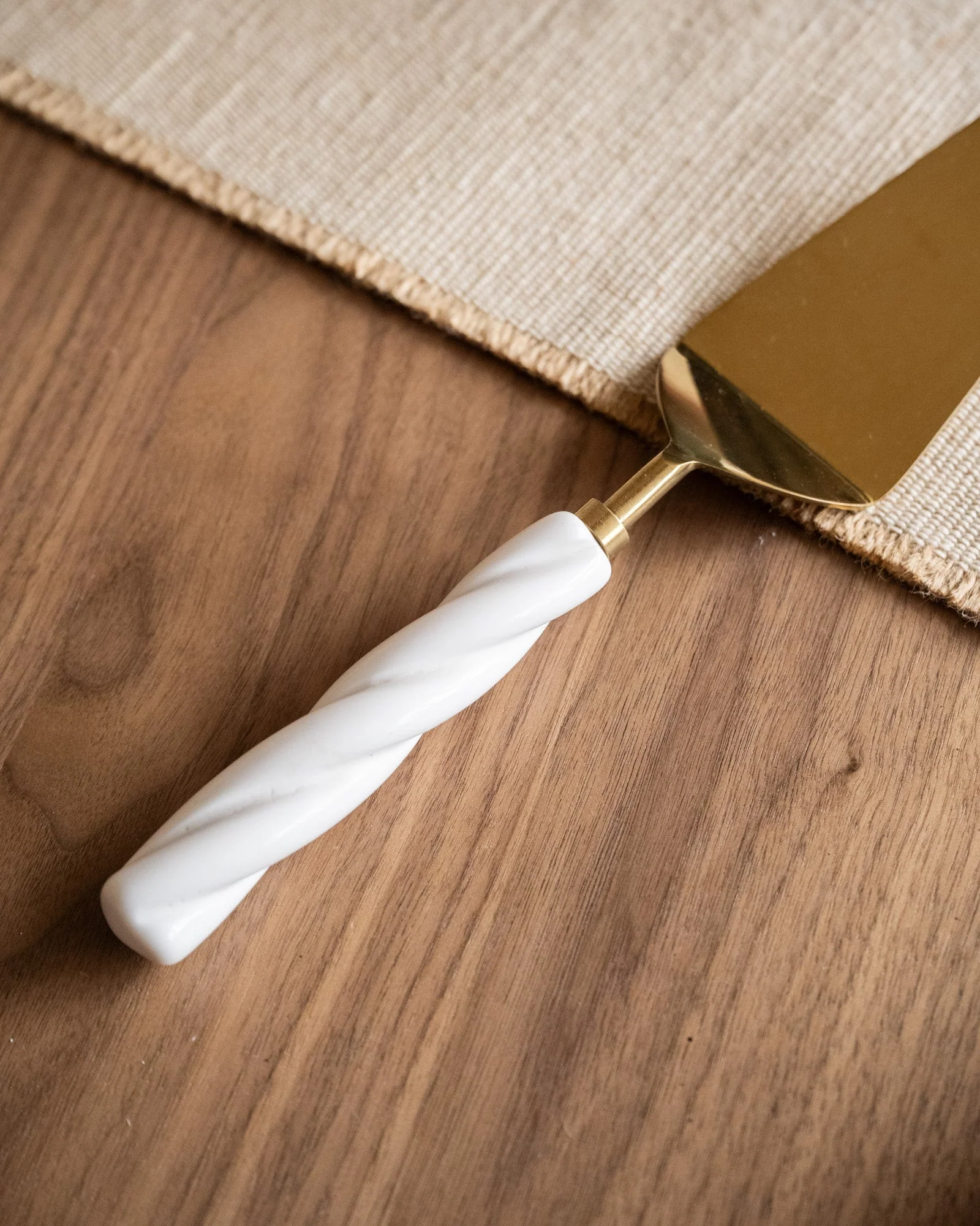 Cake Server Twisted - Image 3