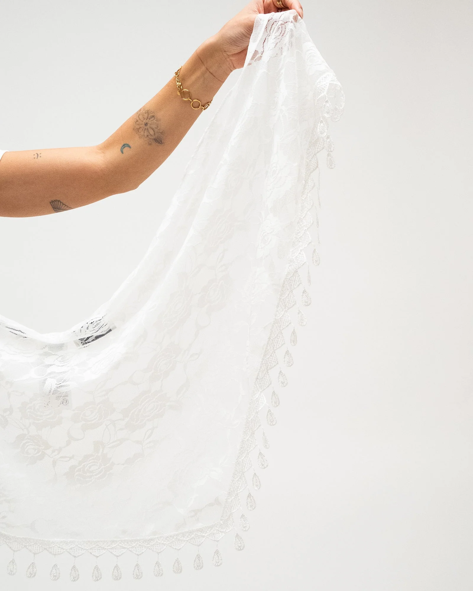 Aware Bara Lace Scarf Snow White - Image 4