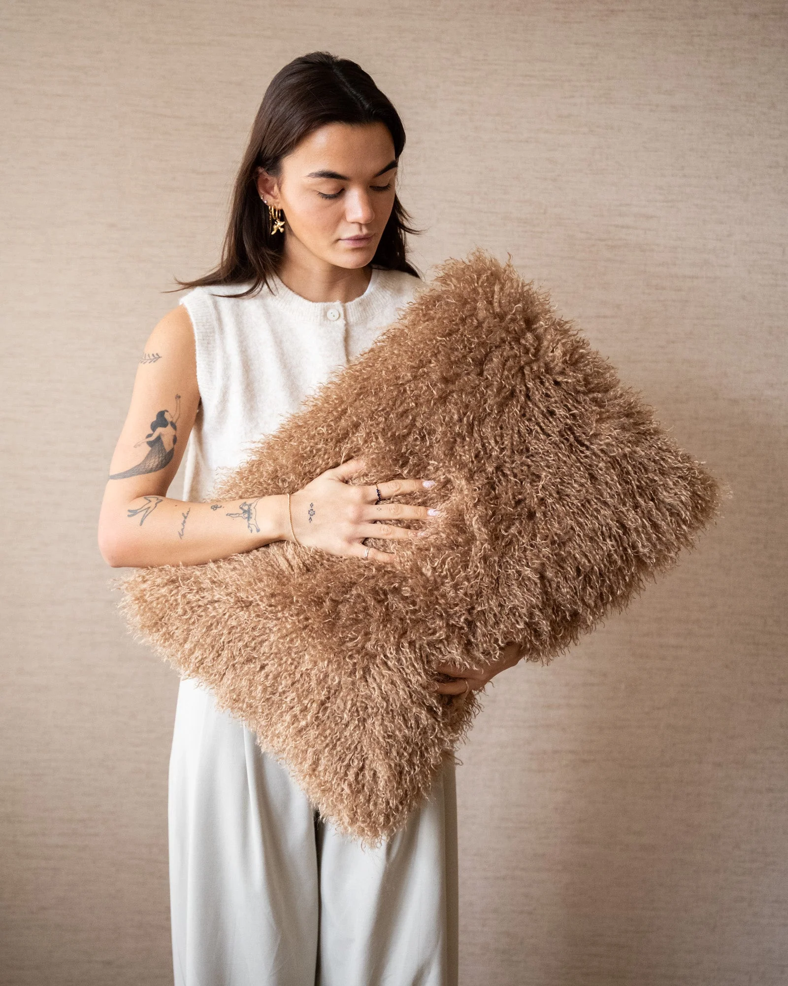 Cushion Doodly Furry Taupe