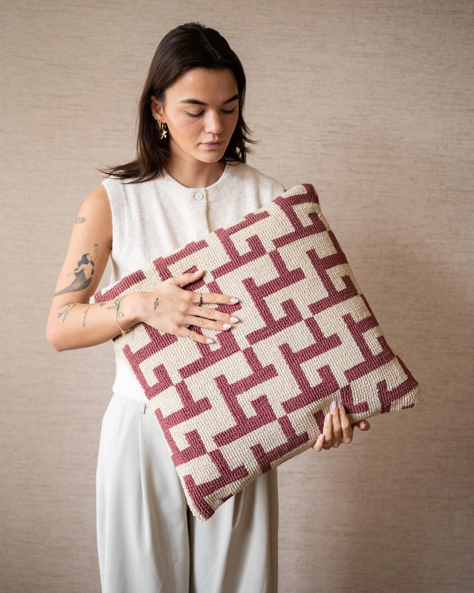 Cushion Geometric Weave Burgundy - Image 5