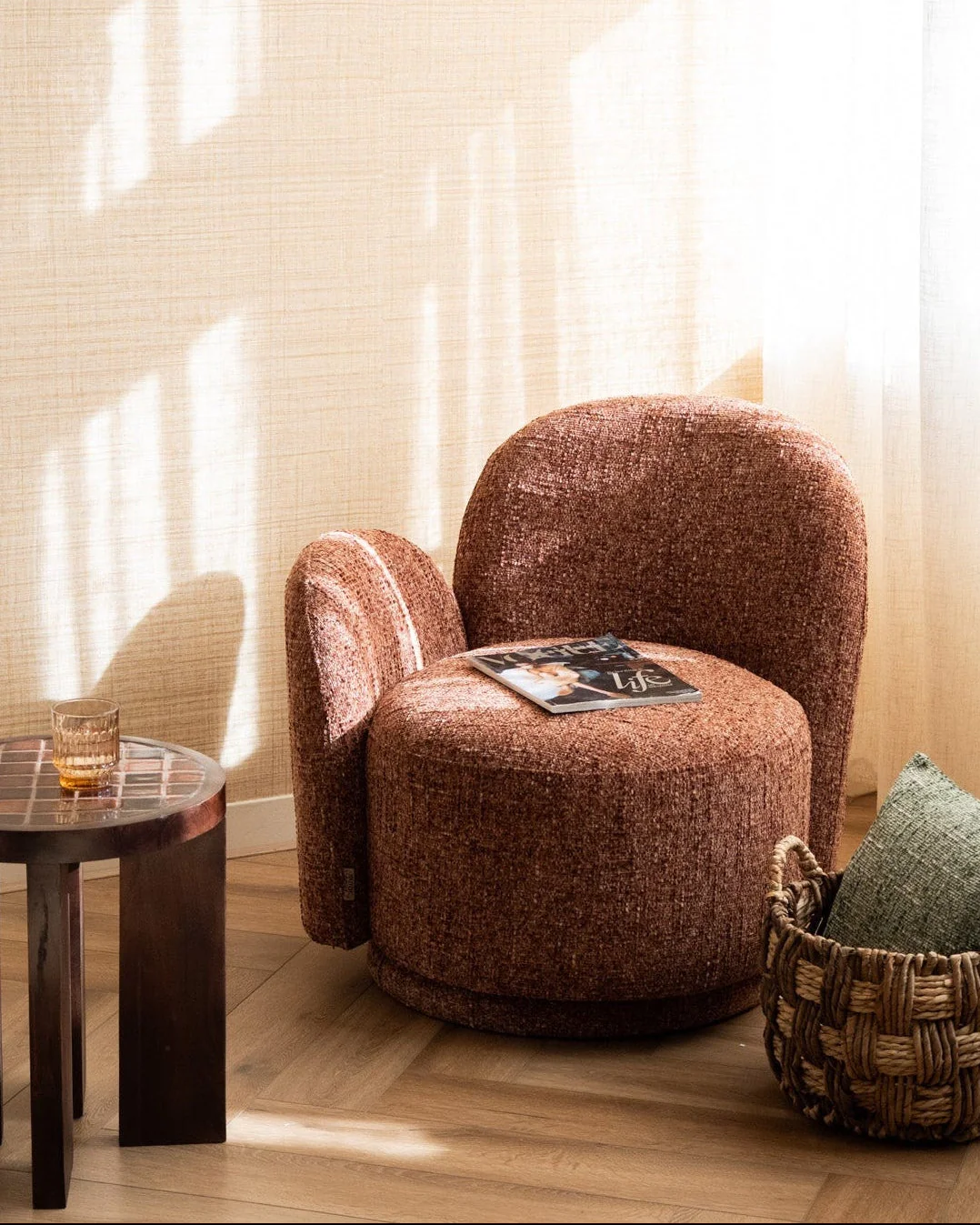 Dutchbone Swivel Chair Ruby Mist - Image 3