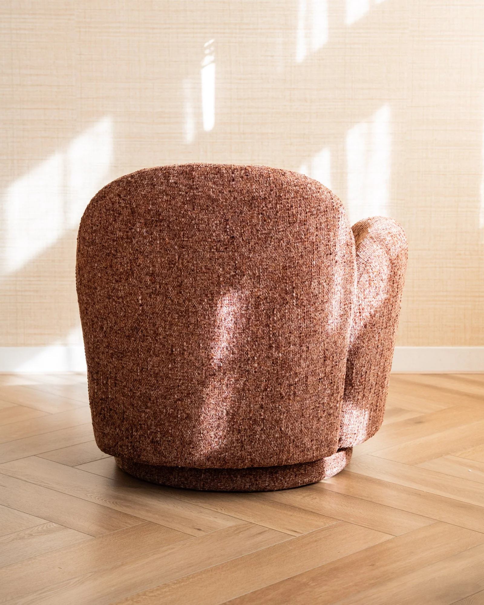 Dutchbone Swivel Chair Ruby Mist - Image 4