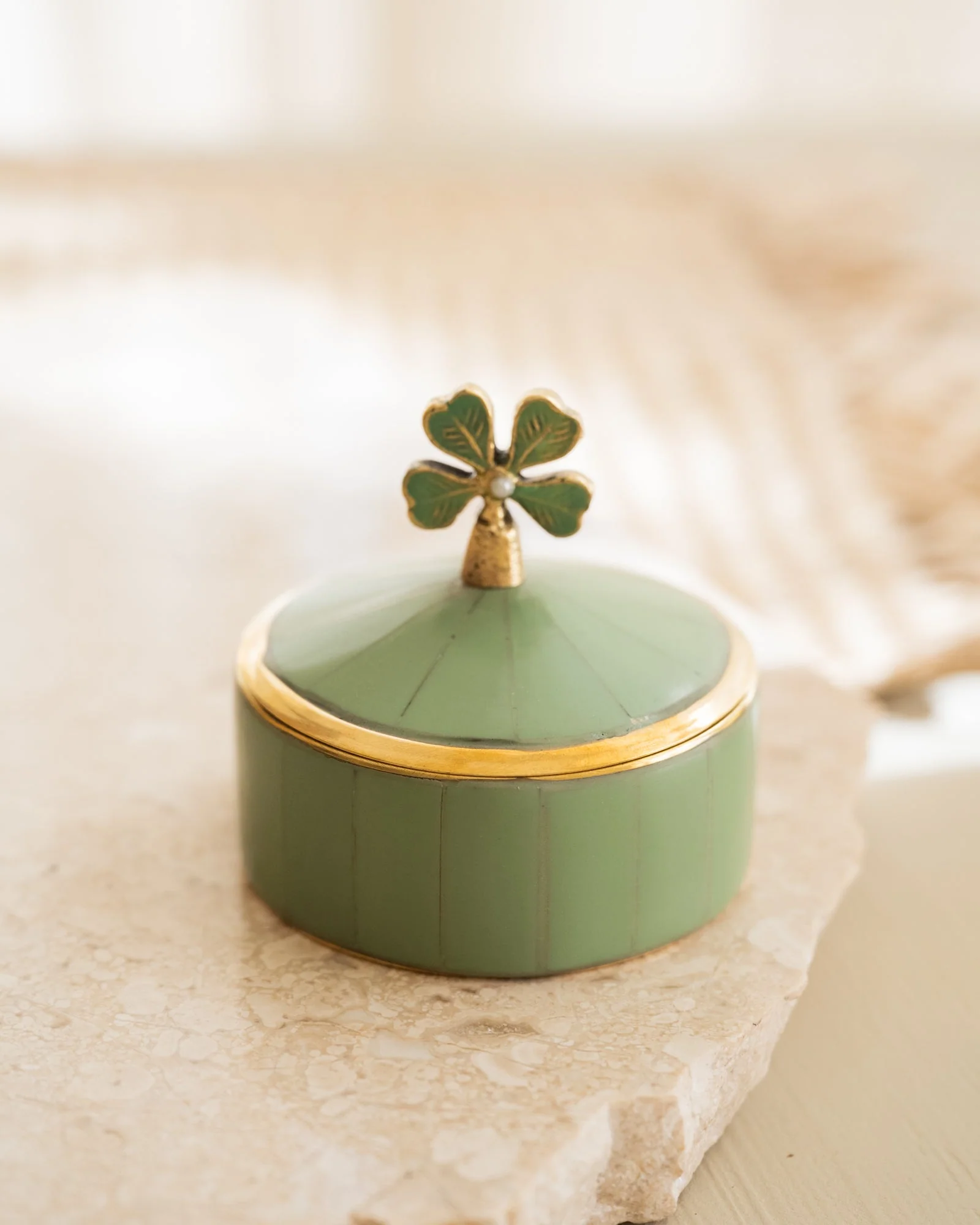 Handmade Circus Box Lucky Clover - Image 5