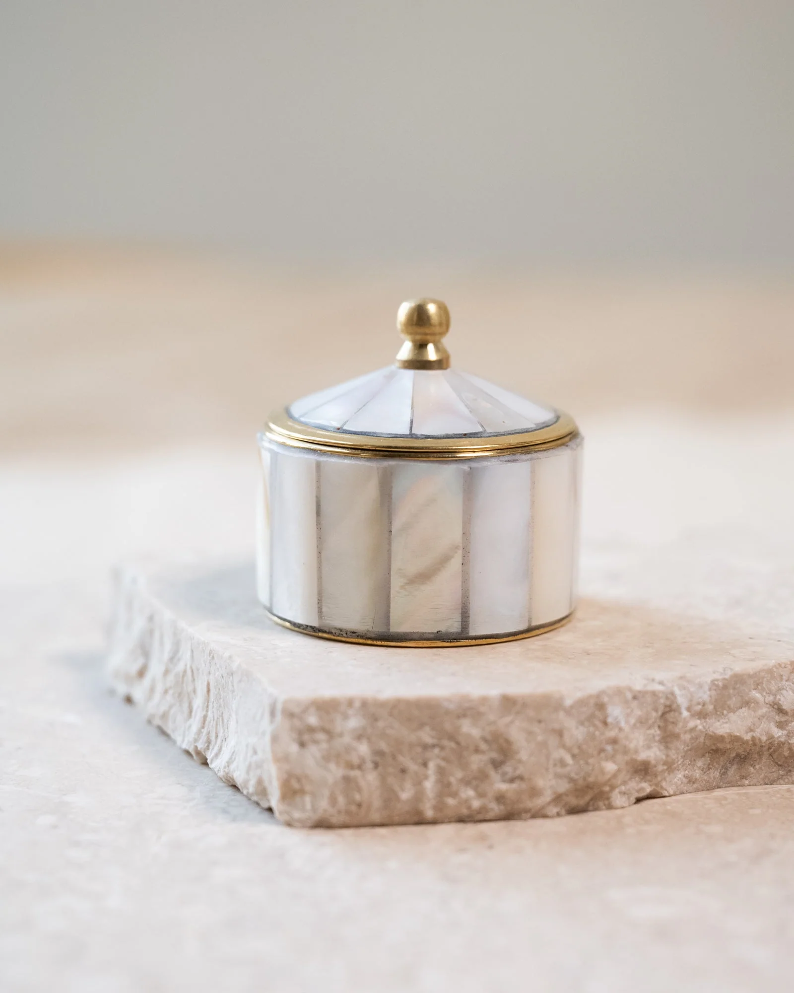 Handmade Circus Box Pearly White - Image 9