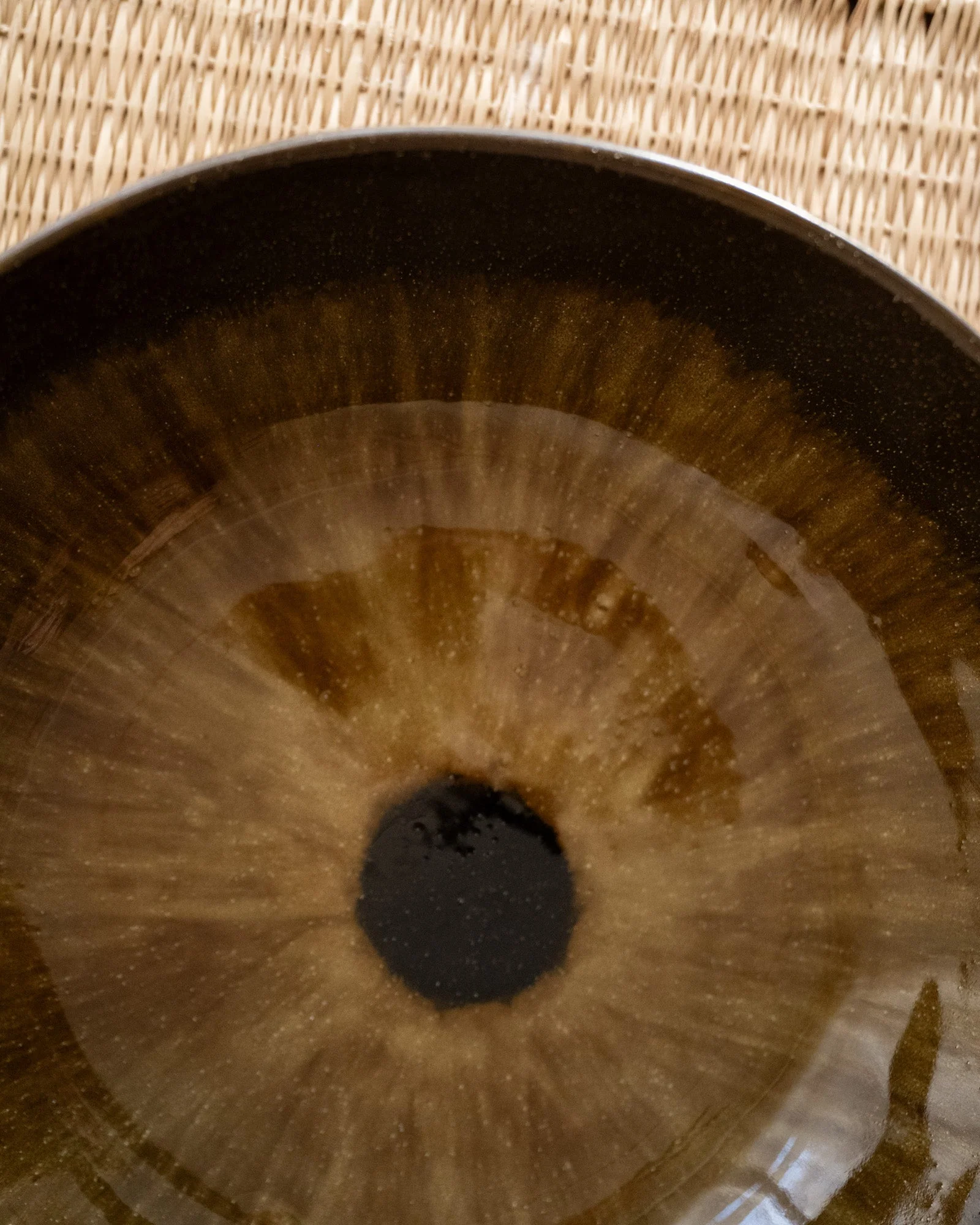 Hand-painted Serving Bowl Cycle Brown - Image 4
