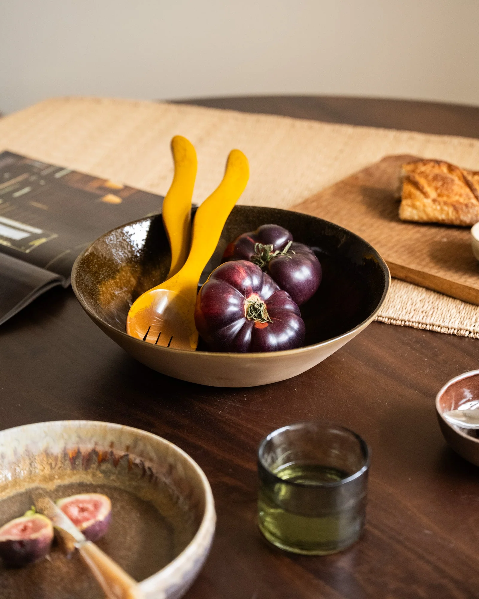 Hand-painted Serving Bowl Cycle Brown - Image 9