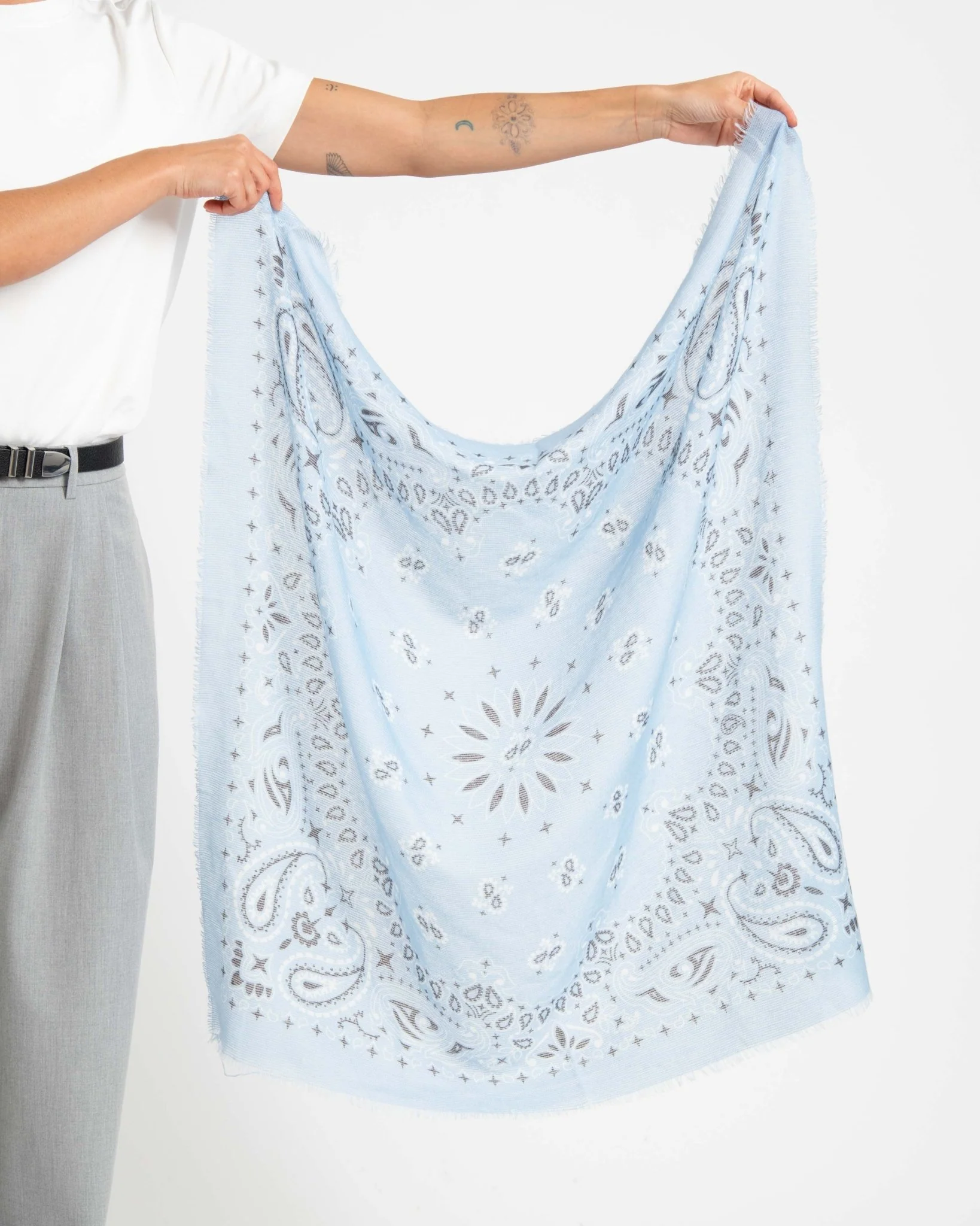 Scarf Fee Light Blue - Image 3